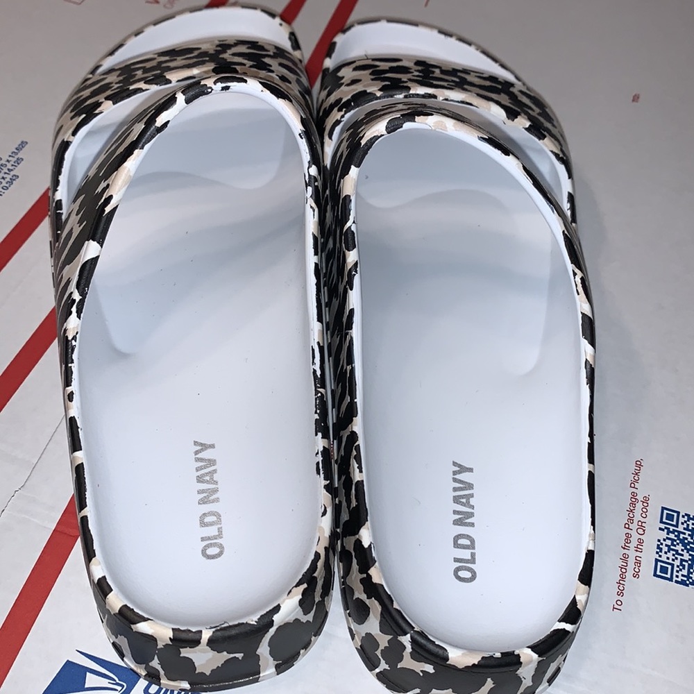Old Navy Slides - Picture 5 of 7